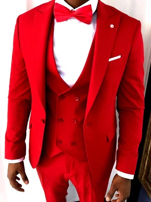 Trje color rojo